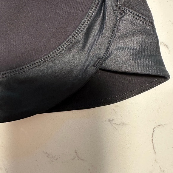 Lululemon chase me crop II size 6 VGUC BLACK LEGGINGS - Picture 7 of 11